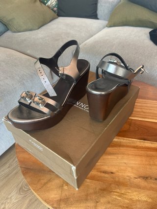 Sandalias Jeannot Talla 39 Doradas y Plateadas