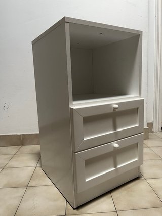 Mueble blanco con 2 cajones y estante