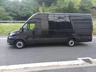 Se vende furgoneta Iveco Daily isotermo.