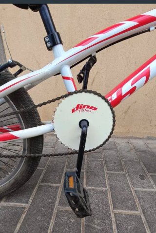 Bicicleta BMX Roja y Blanca
