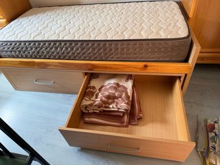 Cama 90x190 con colchón viscoelástico y 2 cajones