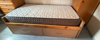Cama 90x190 con colchón viscoelástico y 2 cajones