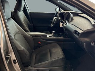 Lexus UX 300H +