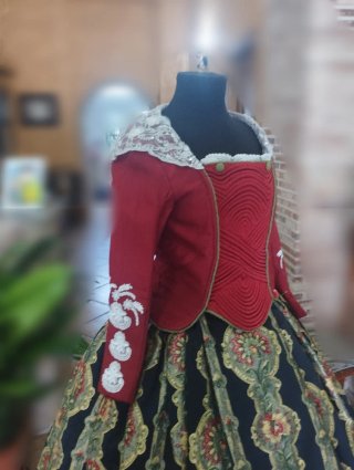 Traje de Fallera Negro y Rojo