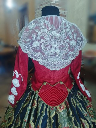 Traje de Fallera Negro y Rojo
