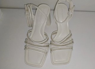 Sandalias tacón blancas Stradivarius