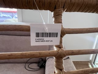2 Taburetes Altos Rattan y Metal Nuevos