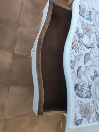 Mesilla antigua de madera
