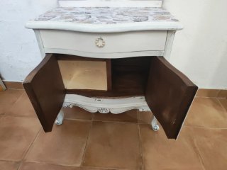 Mesilla antigua de madera