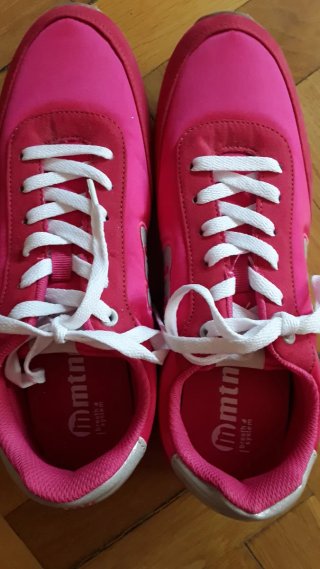 Zapatillas nuevas  rosas Mustang n 41