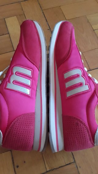 Zapatillas nuevas  rosas Mustang n 41