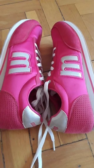 Zapatillas nuevas  rosas Mustang n 41