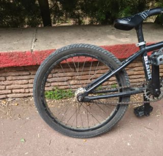 Bicicleta BMX Negra