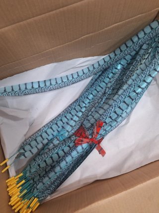 Plumas de tela verde agua con diseño