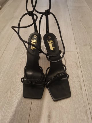 Sandalias negras Shein tiras tacón talla 40- 41