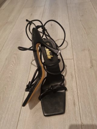 Sandalias negras Shein tiras tacón talla 40- 41