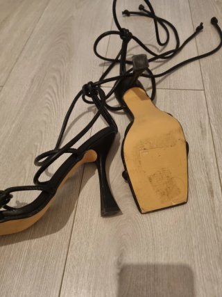 Sandalias negras Shein tiras tacón talla 40- 41