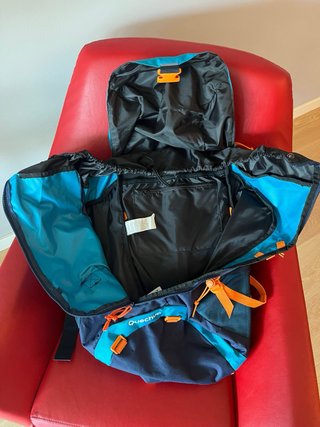 Nueva, nunca usada. Mochila Montaña Quechua