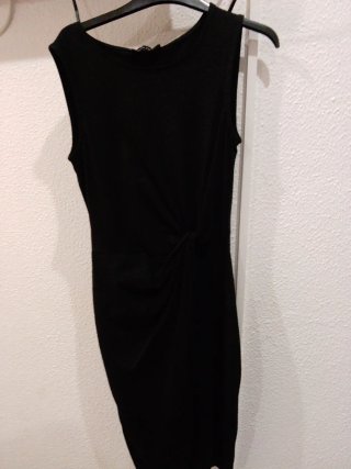 Vestido negro nuevo con etiqueta