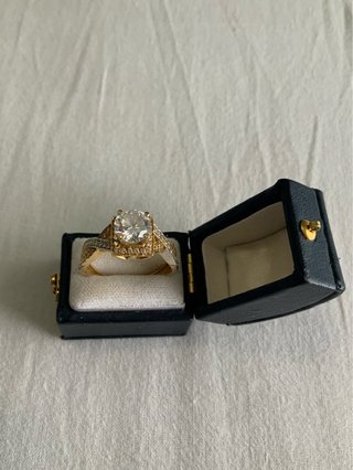 Anillo Oro 18K con Circonita