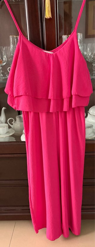 Mono fucsia con volantes
