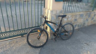 Bicicleta Btwin Negra y Azul