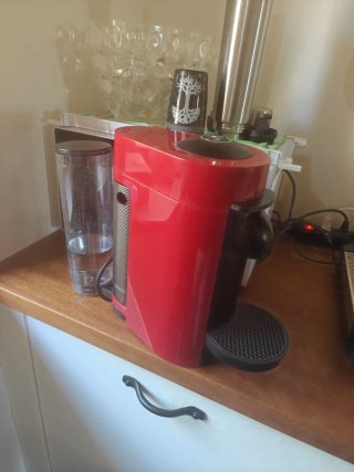 Macchina da caffè Nespresso rossa