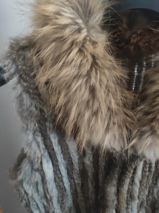 Chaleco de piel de conejo con cuello de pelo