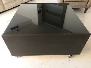 Mesa auxiliar cristal y madera