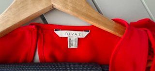 Blusa roja con volantes