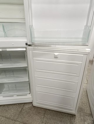 Nevera Liebherr 1.80x55cm No Frost