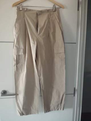 Pantalones cargo beige