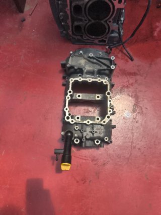Bloque motor Yamaha F200 con pistones.