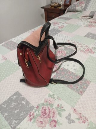 Mochila rosa y roja