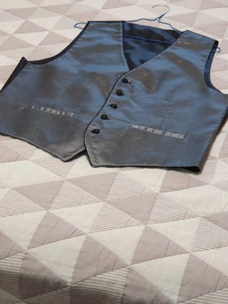 Chaleco de vestir gris y negro
