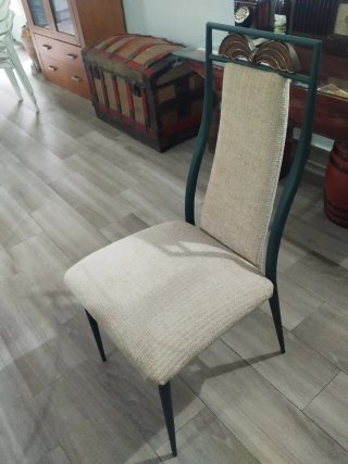 Mesa y 4 sillas salón cristal y metal