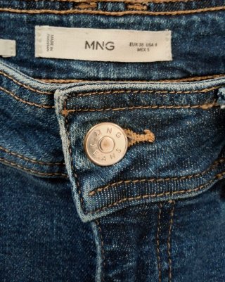 Pantalón vaquero ancho.