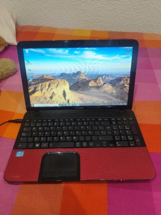 Portátil Toshiba Rojo