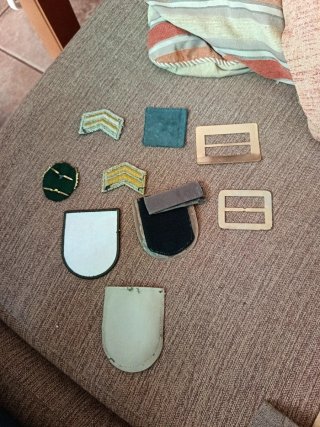 Lote insignias y hebillas militares