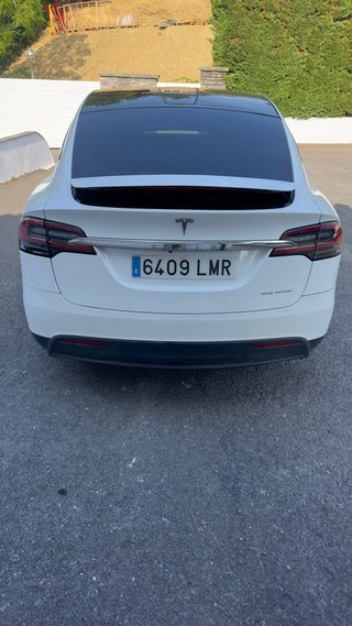 Tesla Model X 2021