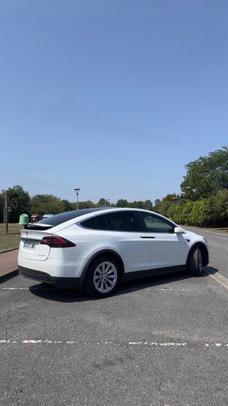 Tesla Model X 2021