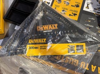 Escuadra Carpintería Dewalt 300mm DWHT25228