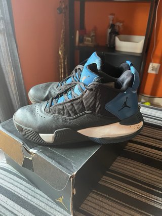 Zapatillas Jordan Negras y Azules
