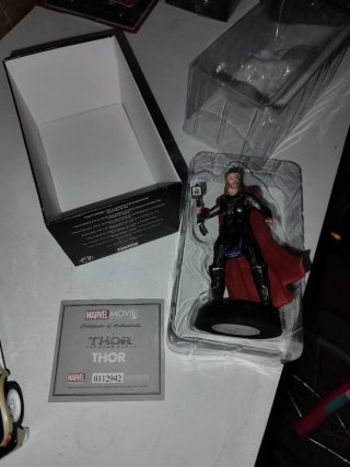 Estatua Thor