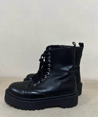 Botas negras con plataforma