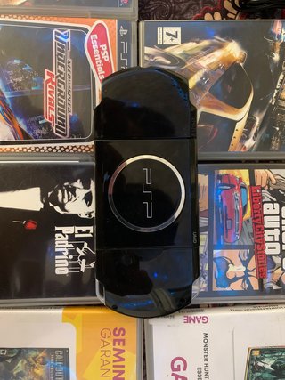 PSP 3000 Negra + 7 Juegos