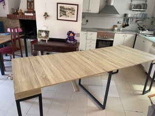 Mesa extensible de madera y metal