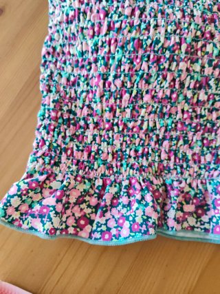 Bikini floral multicolor y braguita rosa