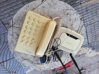 Teléfono antiguo beige