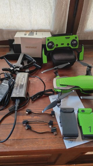 Dron DJI Mavic Air Verde y Negro